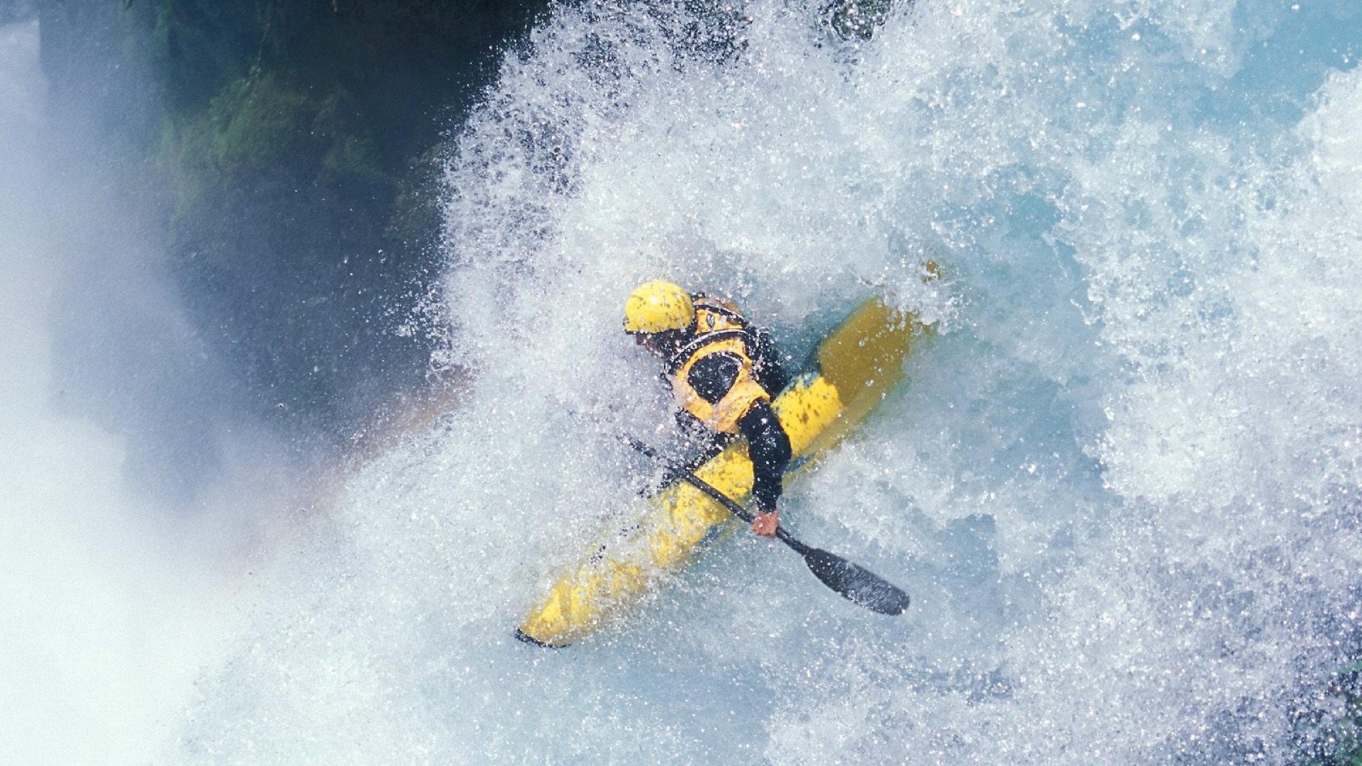 观众热捧选手风采，活动人气高涨，选手们各展风采