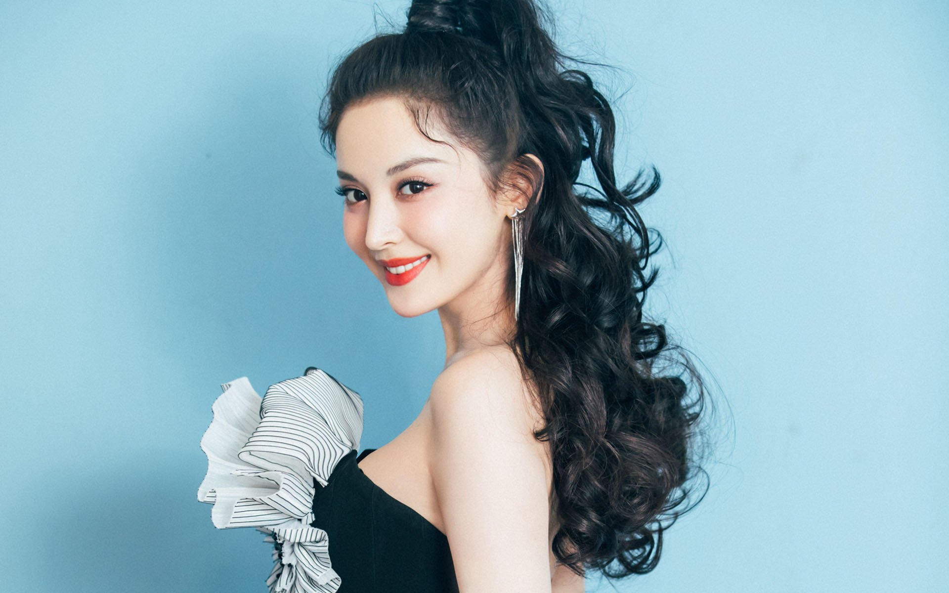 “金牛区城北体育馆:运动舞蹈赛,优雅与力量并肩,激情与美感交织”